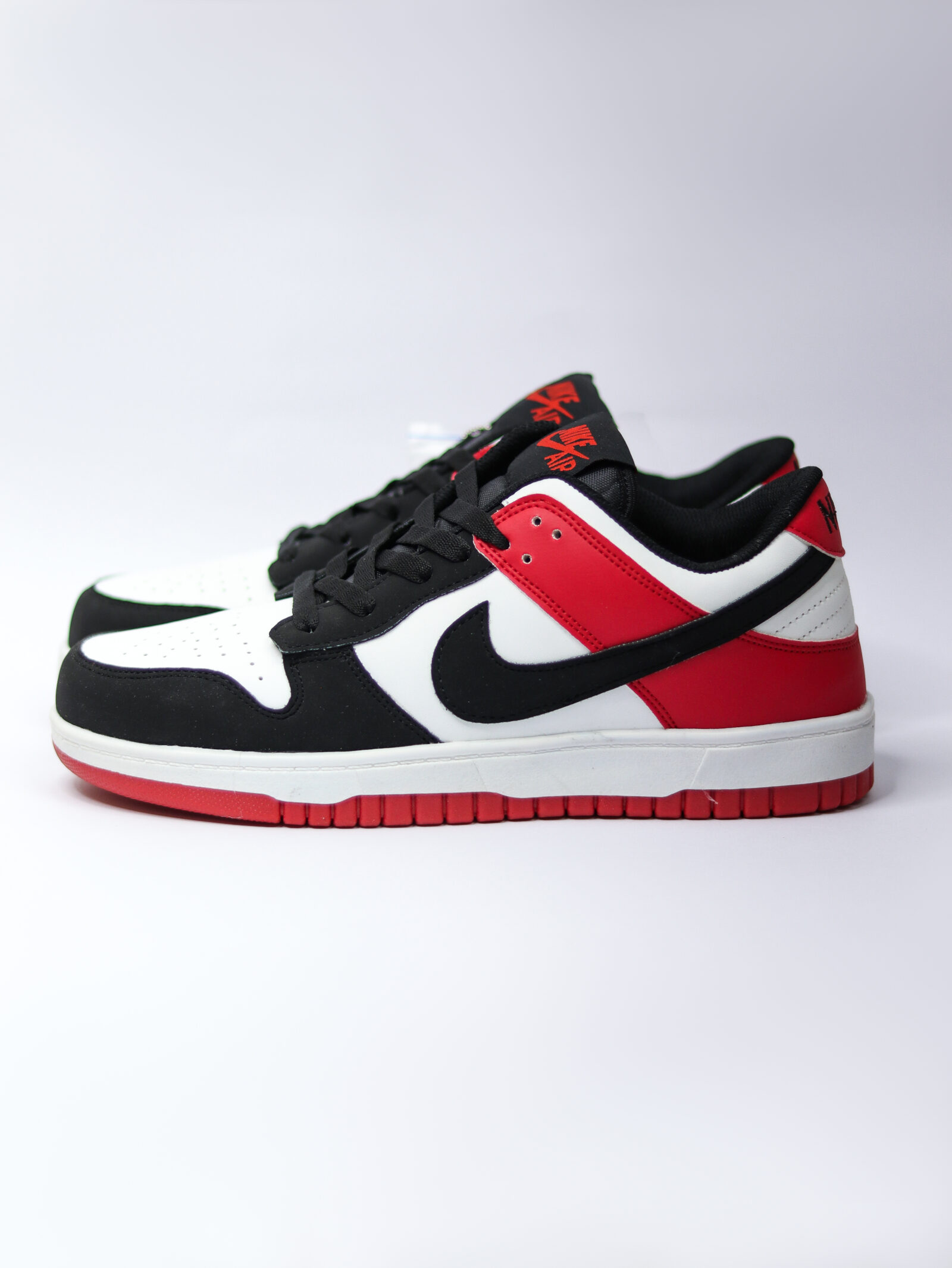 SB Dunk Low Premium Black Toe - Image 3