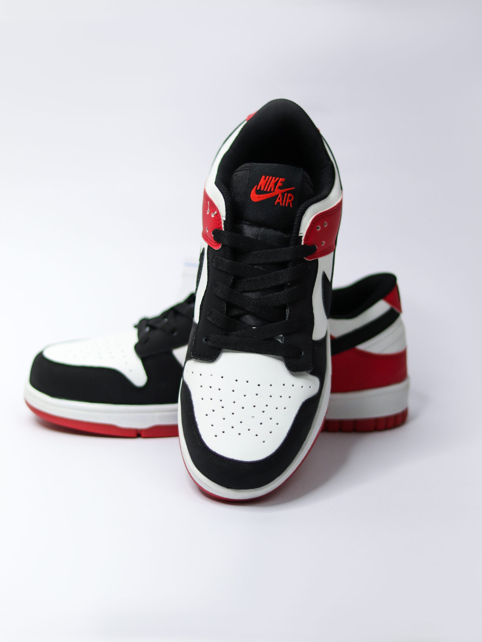 SB Dunk Low Premium Black Toe - Image 4