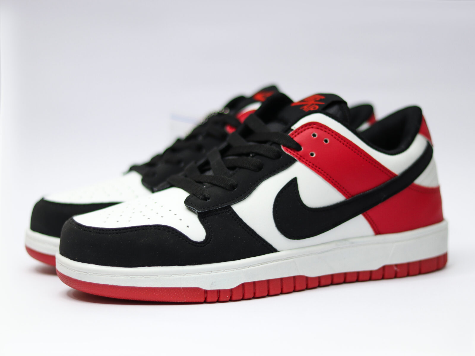 SB Dunk Low Premium Black Toe - Image 9