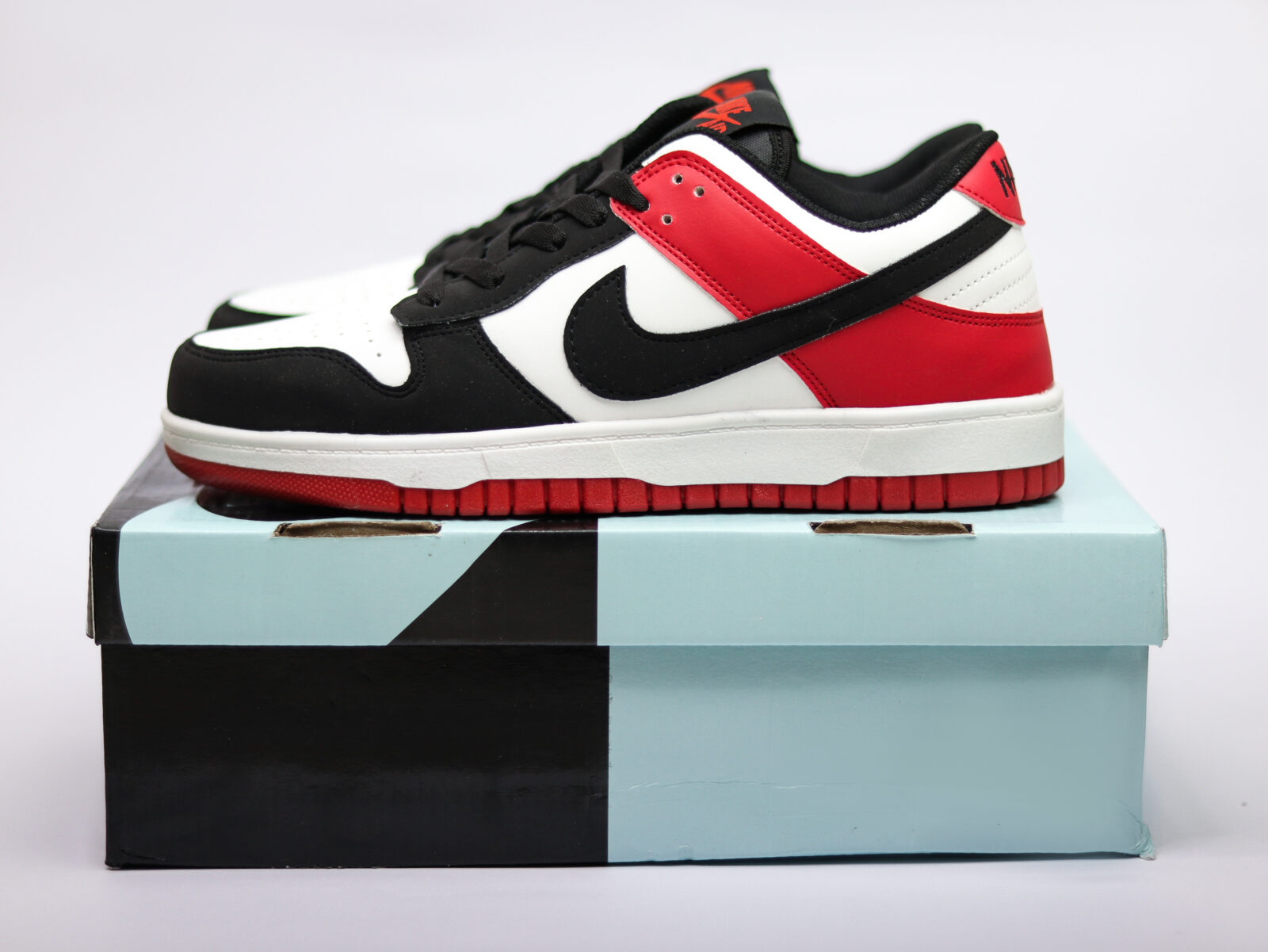 SB Dunk Low Premium Black Toe - Image 10
