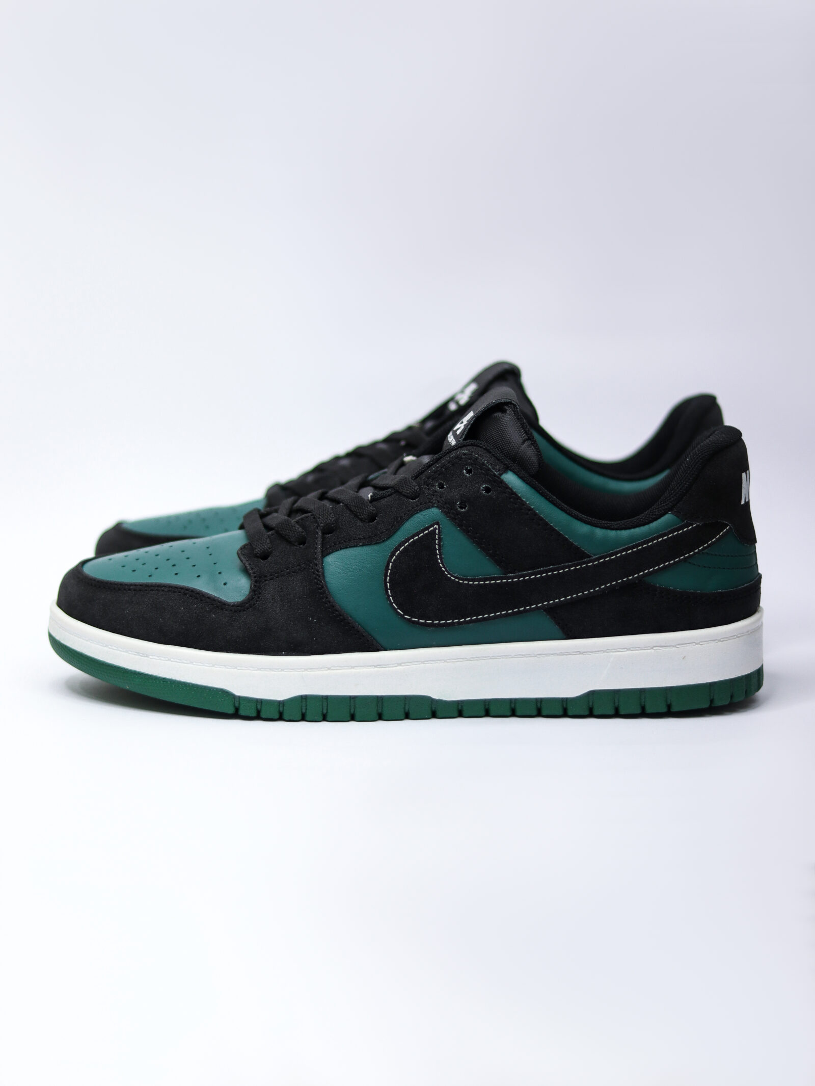 SB Dunk Low Premium Black Green - Image 4