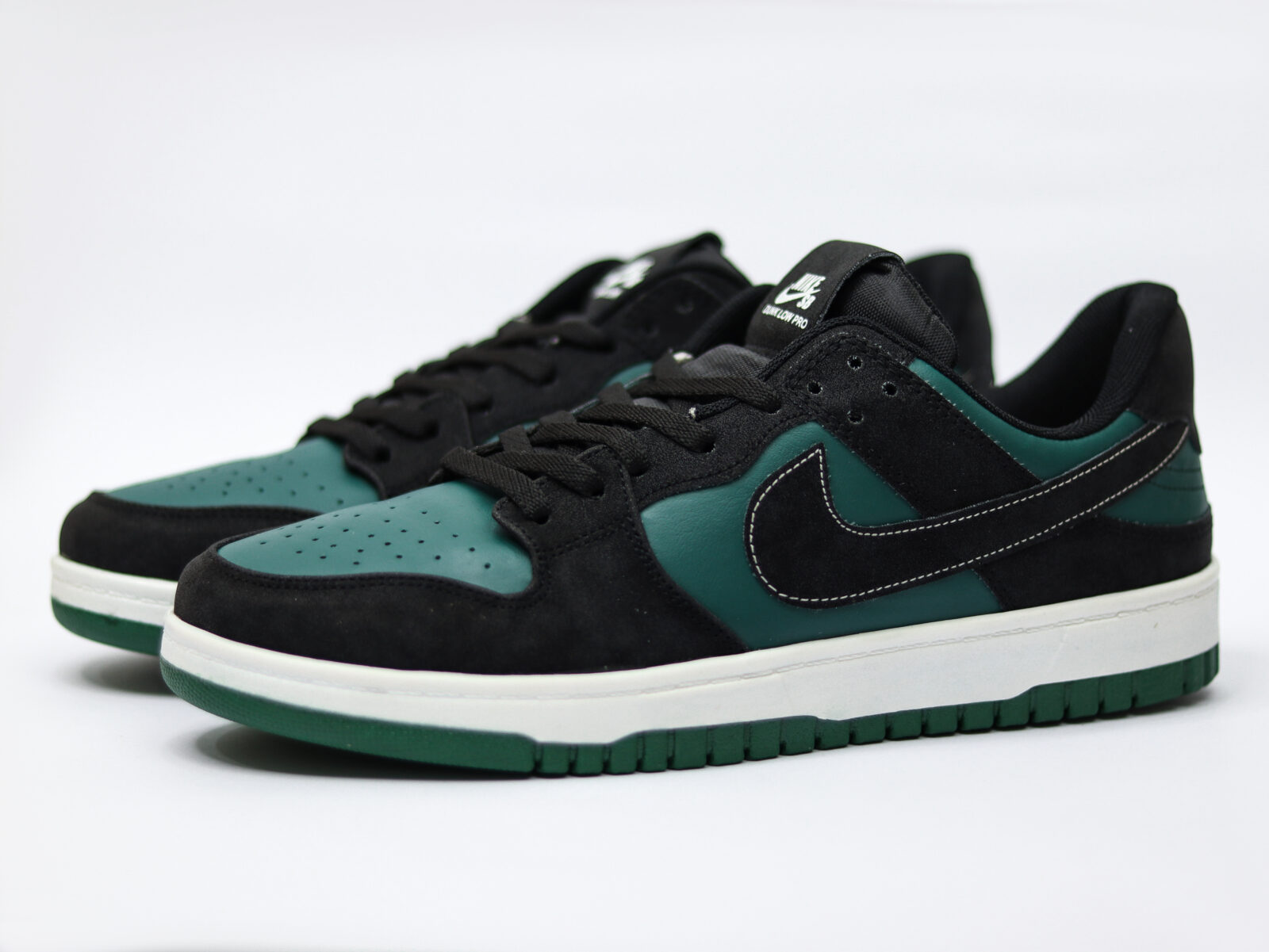 SB Dunk Low Premium Black Green - Image 9
