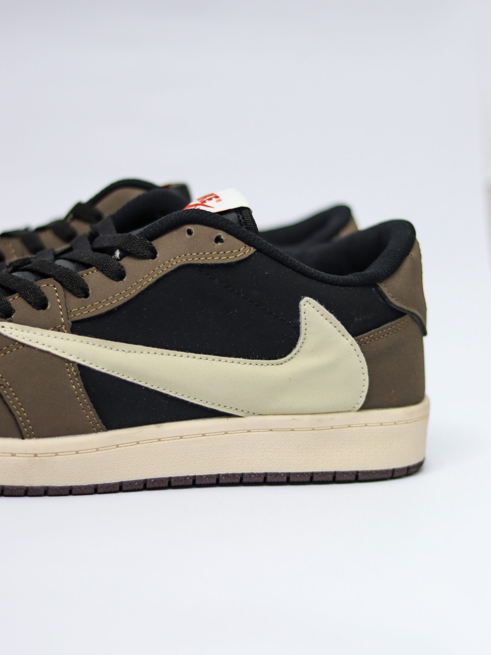 Travis Scott X Air Jordan 1 Low Mocha - Image 3