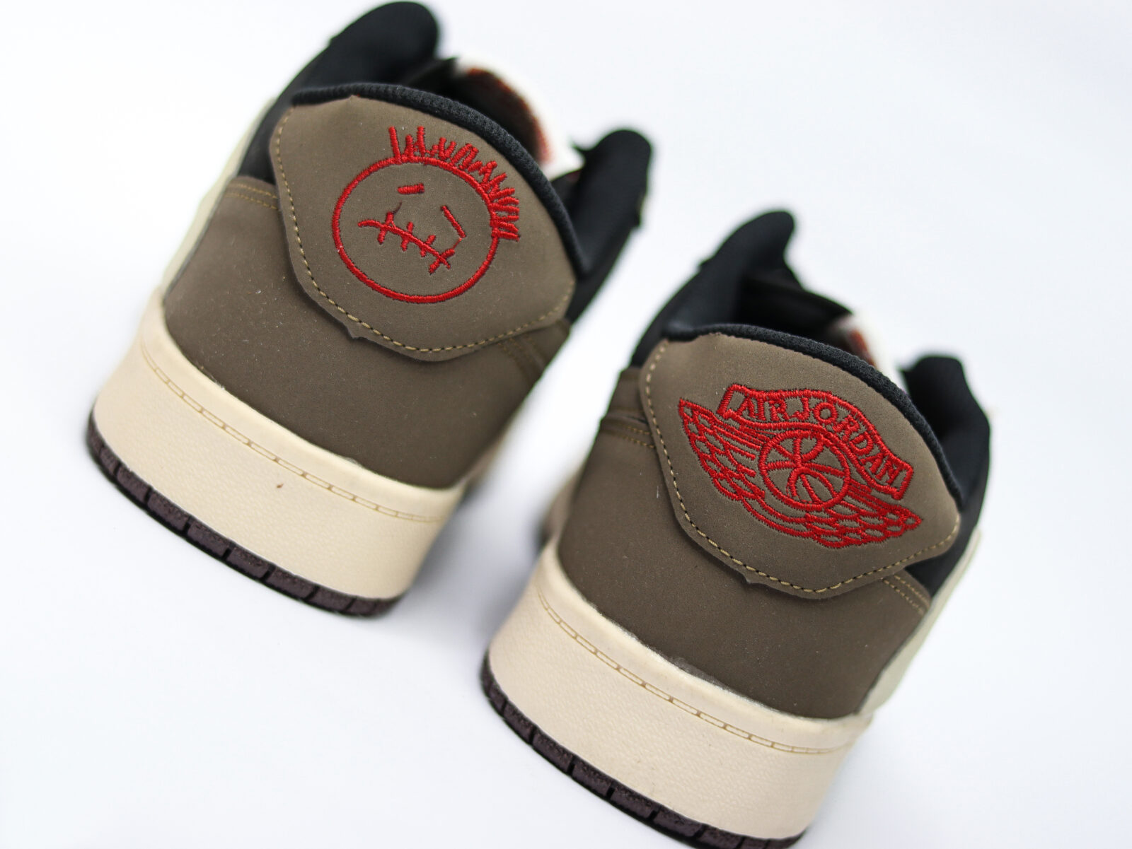Travis Scott X Air Jordan 1 Low Mocha - Image 8