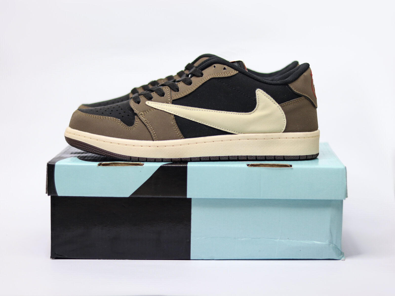 Travis Scott X Air Jordan 1 Low Mocha - Image 10