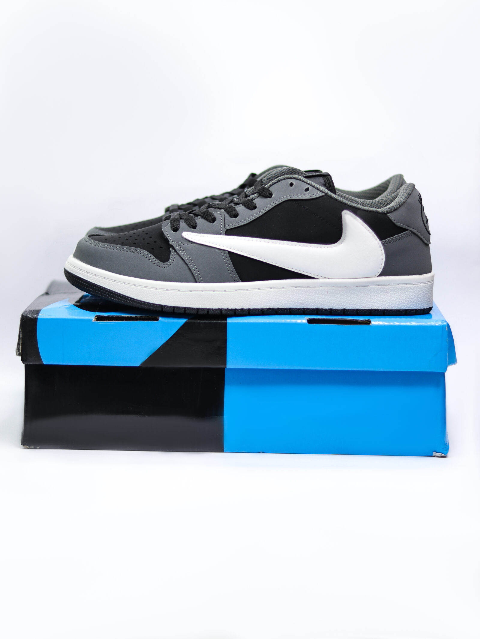 Travis Scott x Air Jordan 1 Low Black/Phantom - Image 9