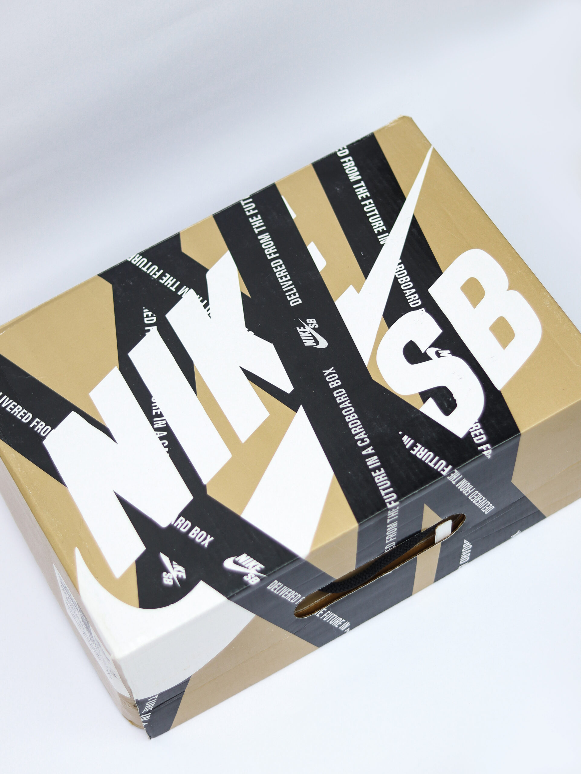 SB Dunk Low Saint Seiya - Image 12