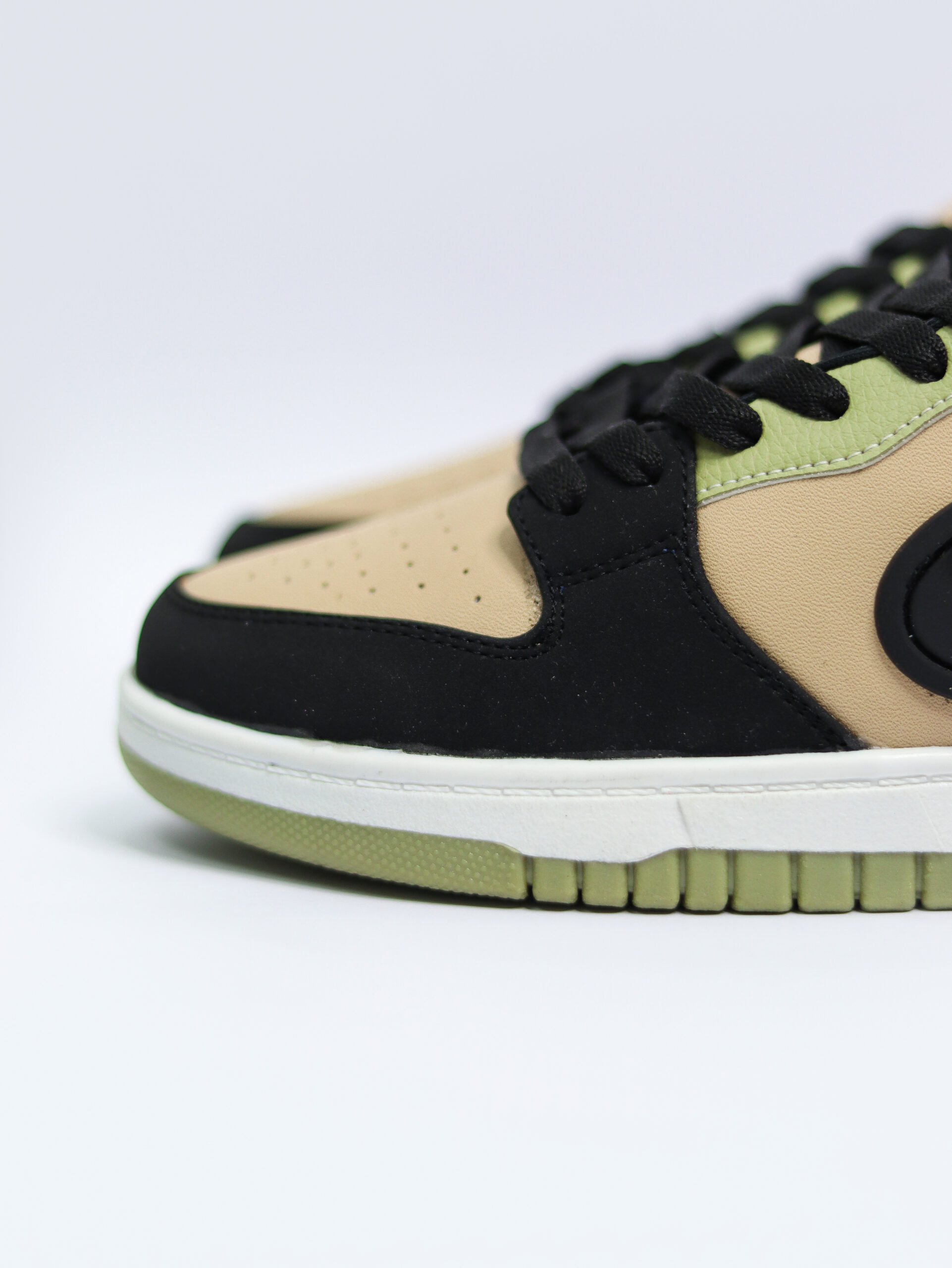 SB Dunk Low X Ambush Black & Olive - Image 2