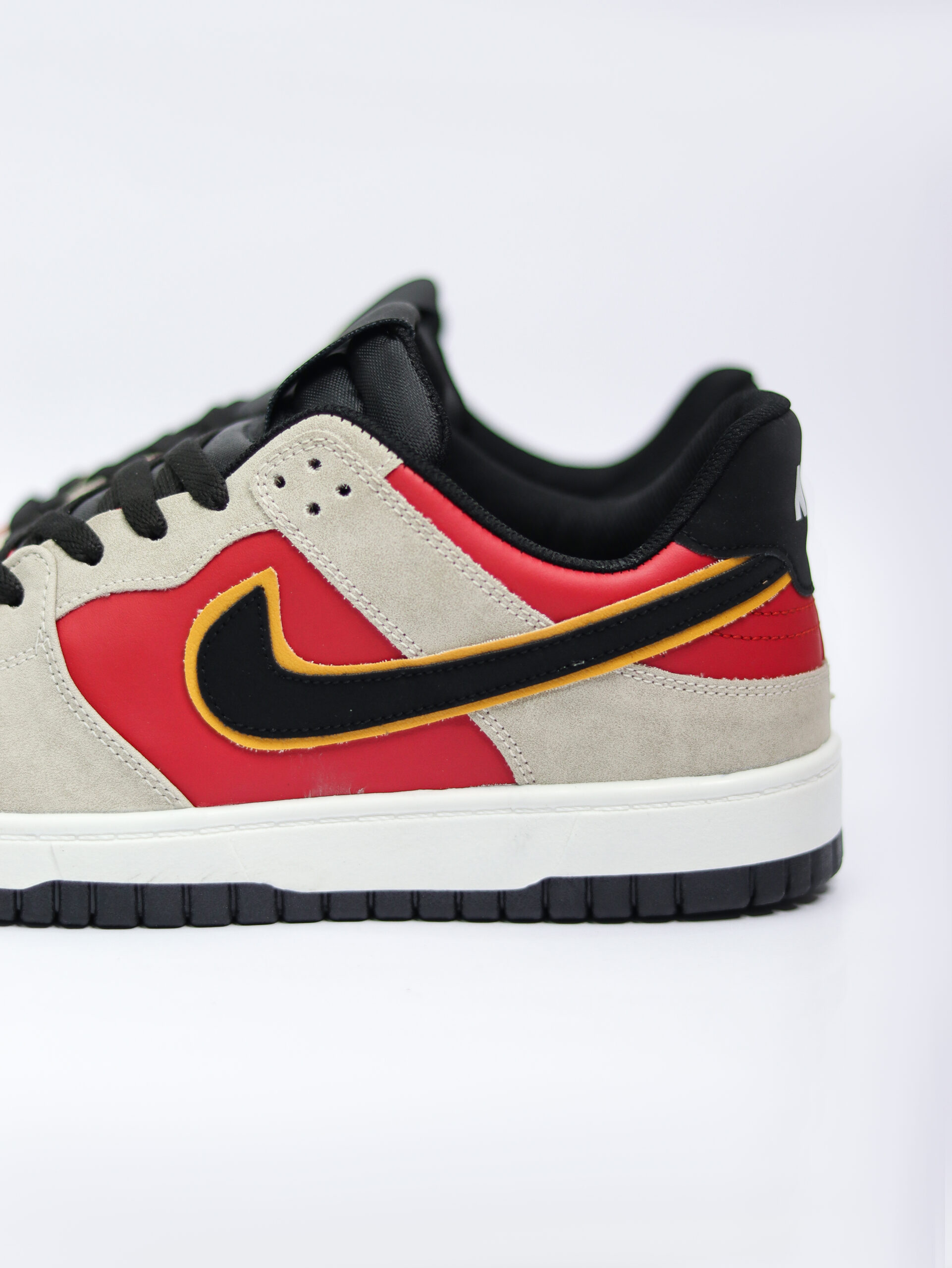 SB Dunk Low Saint Seiya - Image 3