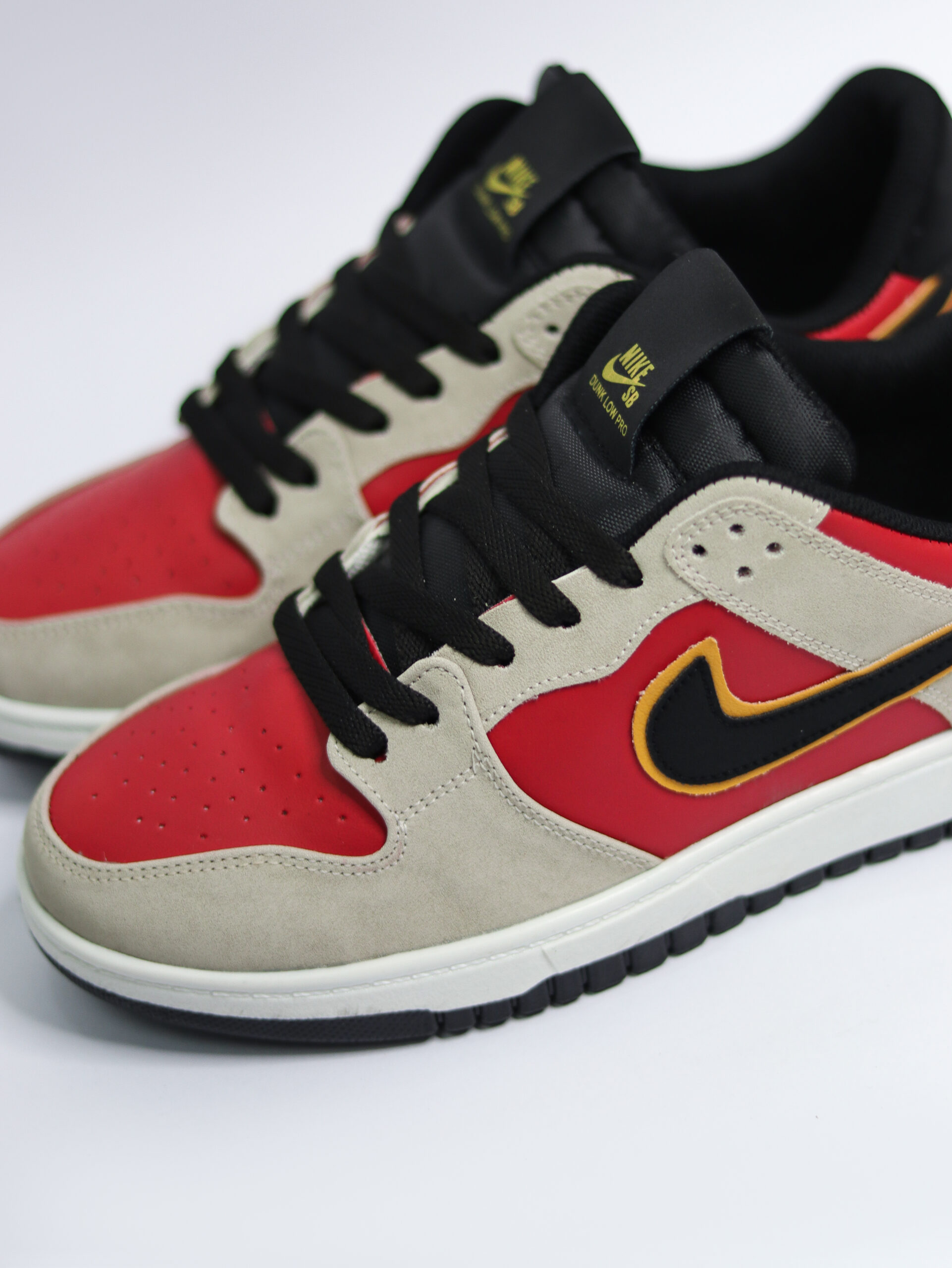 SB Dunk Low Saint Seiya - Image 4