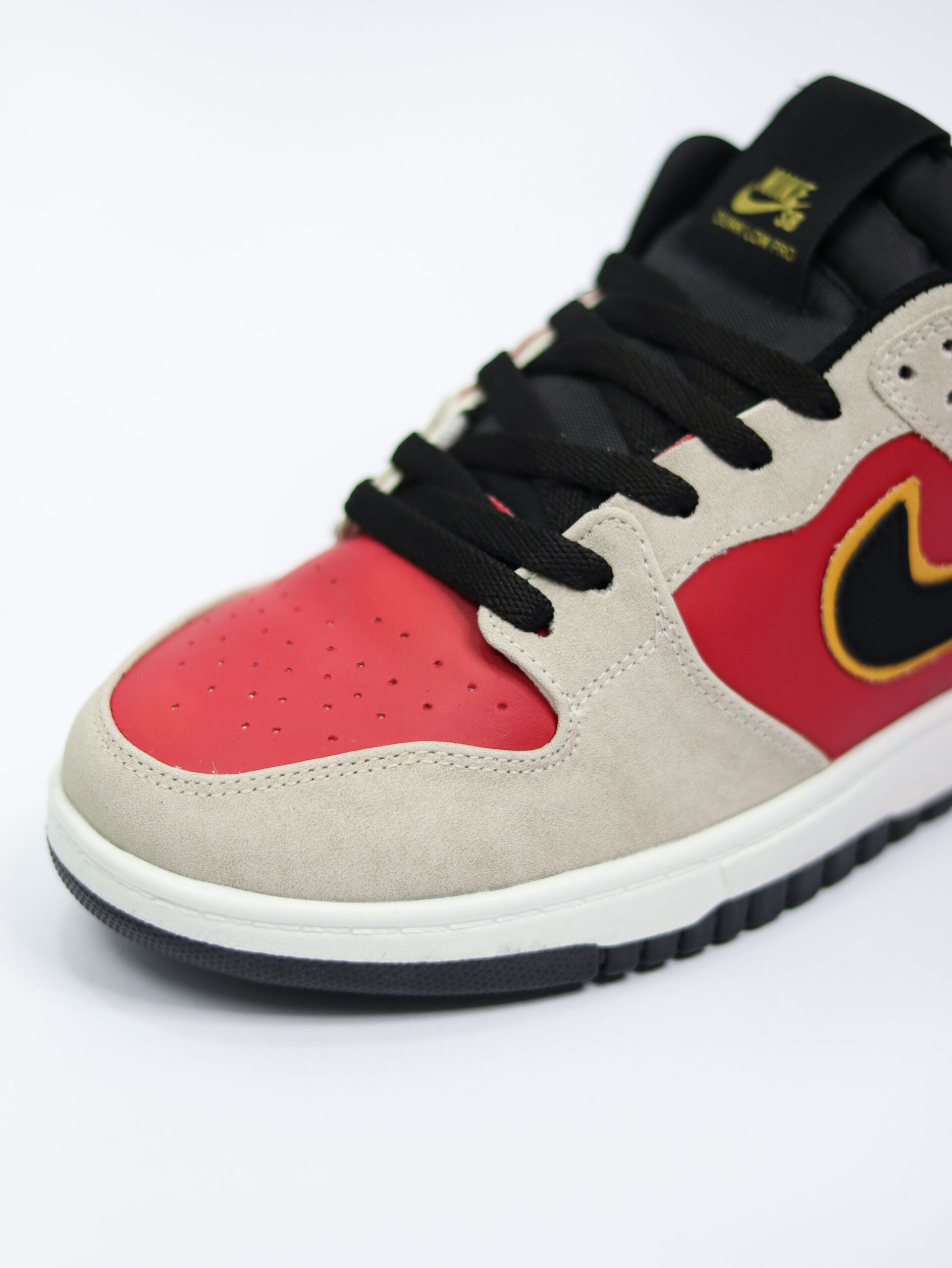 SB Dunk Low Saint Seiya - Image 6