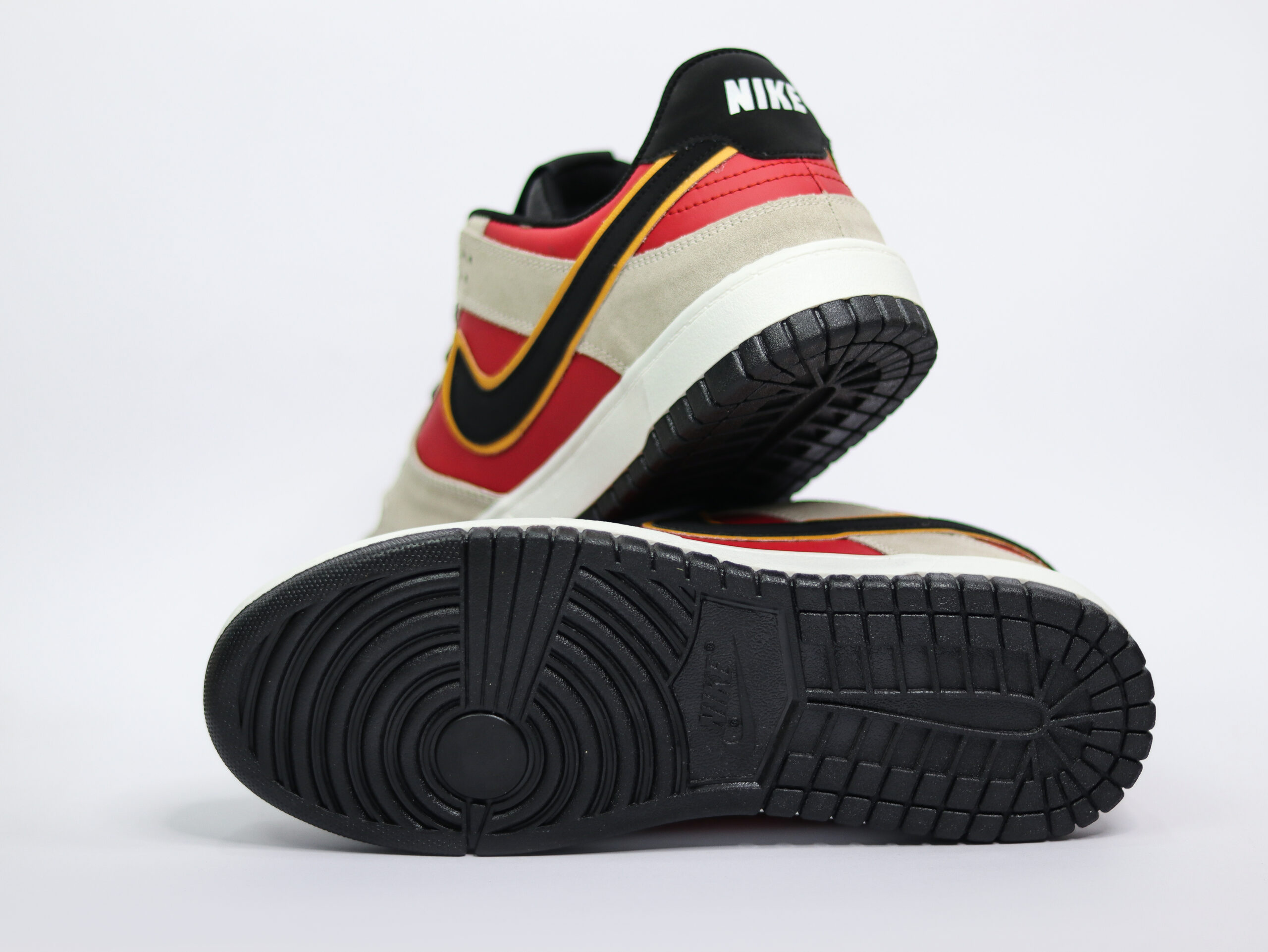 SB Dunk Low Saint Seiya - Image 10